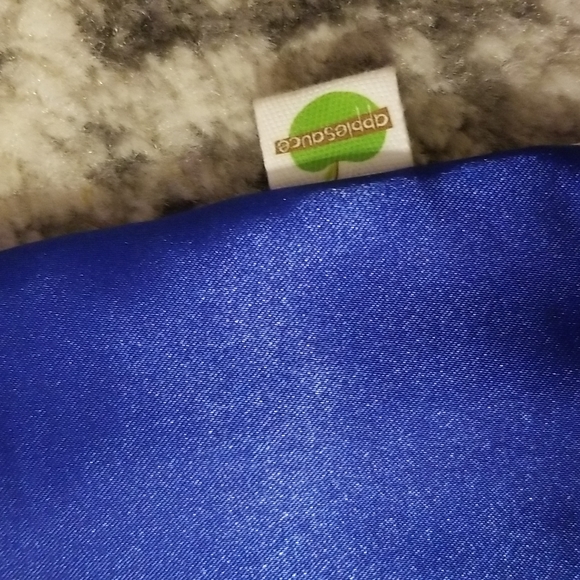 B Blue cape - Picture 2 of 5